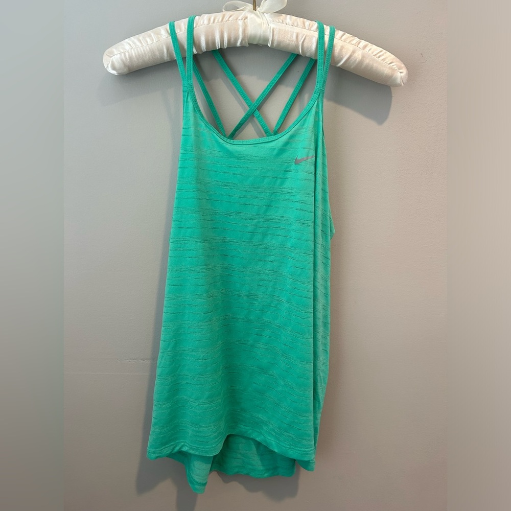 NIKE dri- fit cross back workout tank. Turquoise. Size small. EUC.